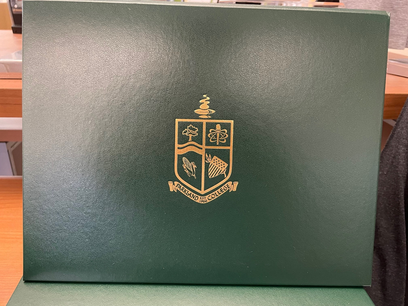 Diploma Cover Padded Green With Gold Crest (SKU 103994534)